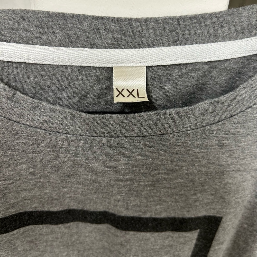 Minimalist Men’s Gray T-Shirt with Black Square Design, Size XXL - Picture 3 of 7